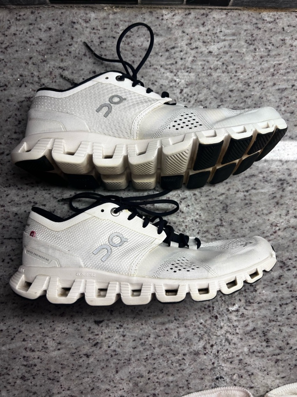 On Running White and Black Women's Cloudflow Lace Shoes size 8 - Picture 6 of 10